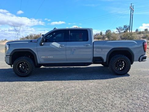 Used 2025 GMC Sierra 2500 AT4 image 7