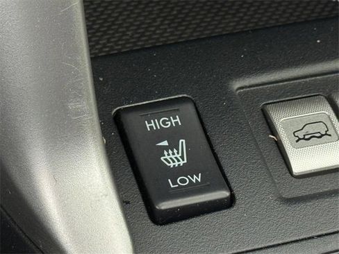 Used 2018 Subaru Forester 2.5i Premium w/ All-Weather Package image 17