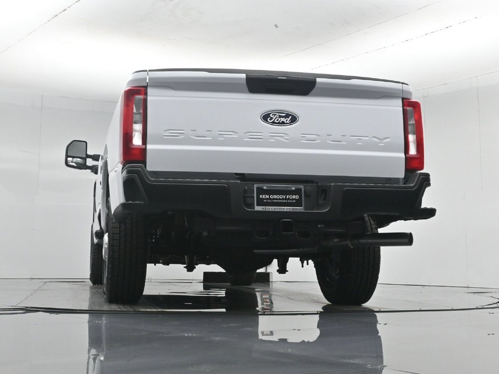 New 2027 Ford F350 XL w/ XL Chrome Package RWD image 44
