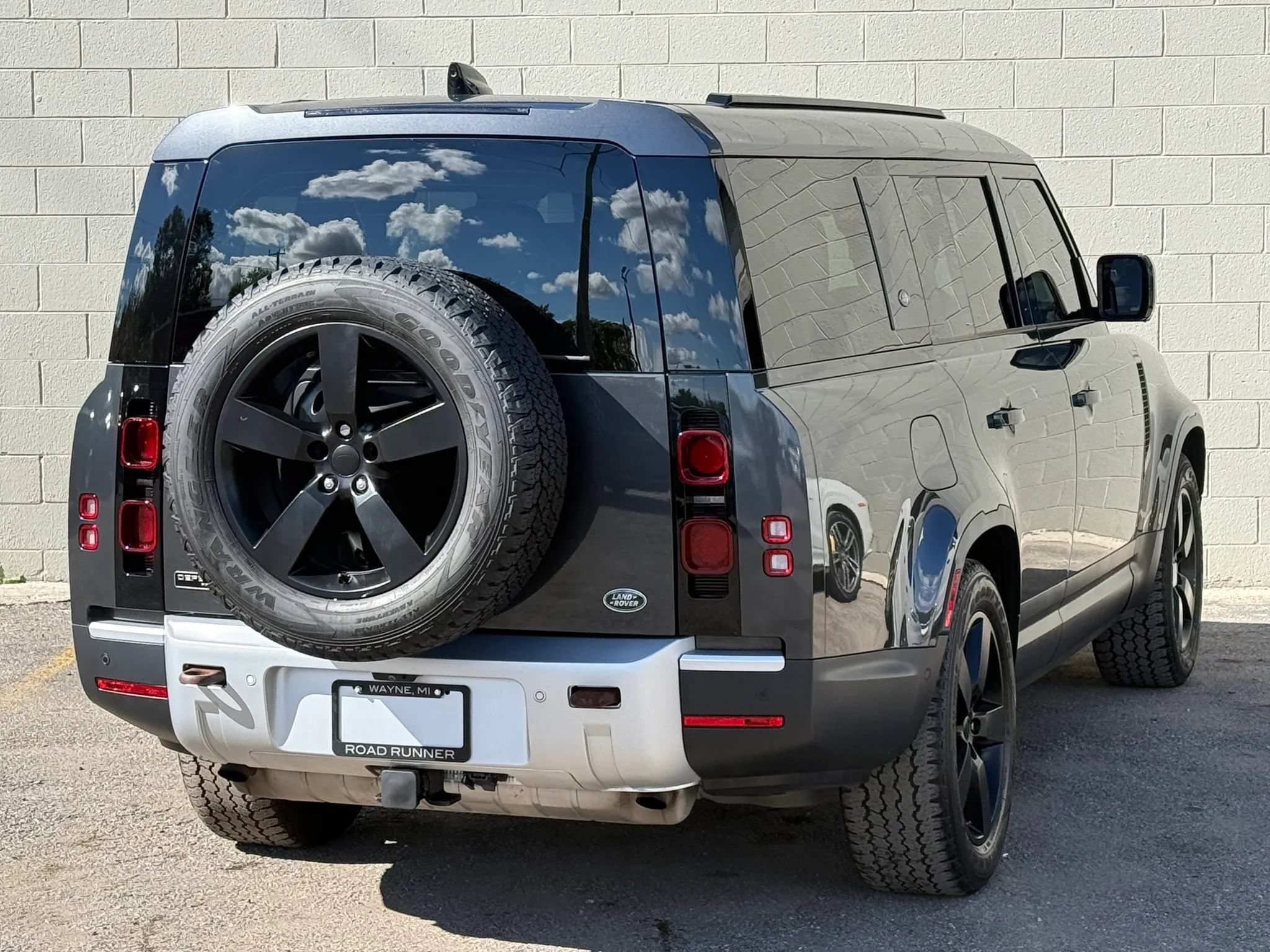 Used 2023 Land Rover Defender 130 First Edition AWD/4WD image 7