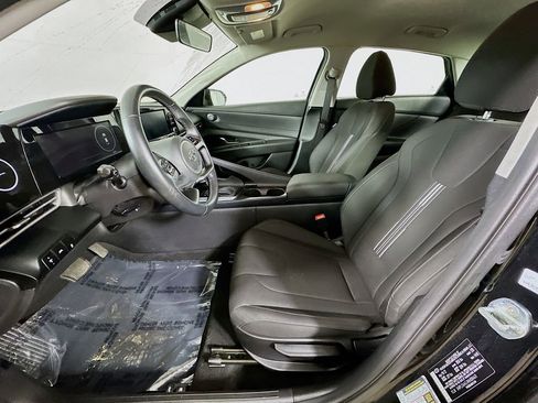 Used 2022 Hyundai Elantra SEL w/ Convenience Package image 13