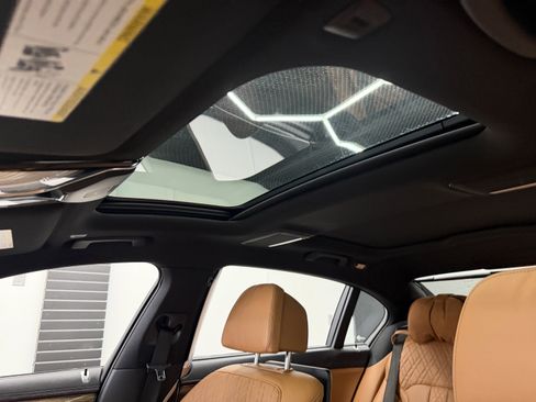 Used 2018 BMW 750Li xDrive AWD/4WD image 5