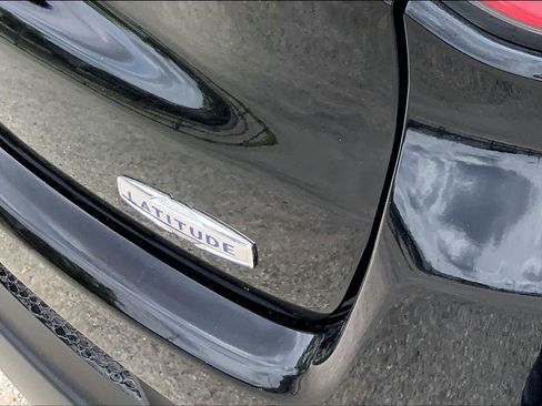 Used 2024 Jeep Compass Latitude image 30