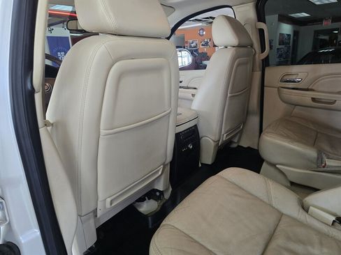 Used 2008 Cadillac Escalade ESV AWD image 12