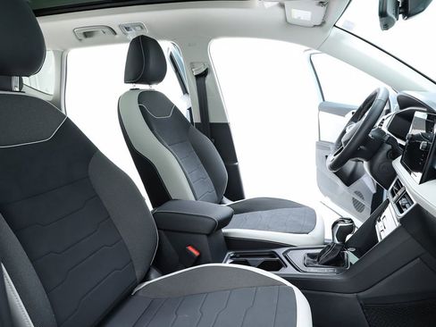 New 2026 Volkswagen Taos SE FWD image 71