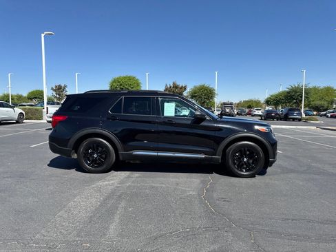 Used 2021 Ford Explorer XLT RWD image 4