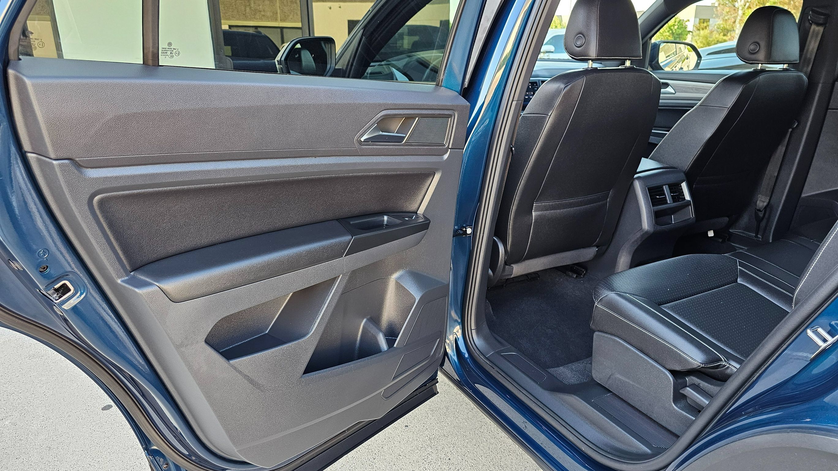 Used 2020 Volkswagen Atlas Cross Sport SE AWD/4WD image 15