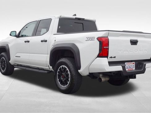 Certified 2025 Toyota Tacoma TRD Off-Road image 6