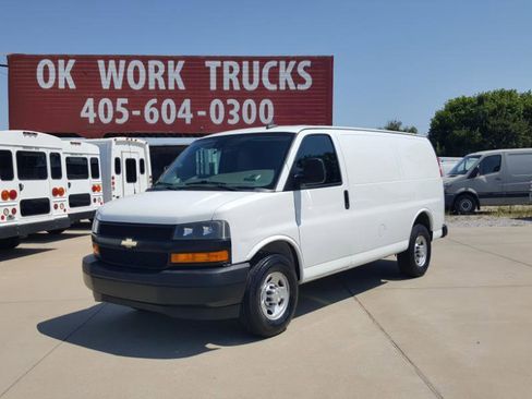 Used 2019 Chevrolet Express 2500 w/ Driver Convenience Package RWD image 3