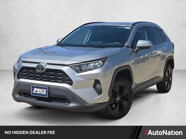 Used 2021 Toyota RAV4 XLE w/ Convenience Package FWD image 1