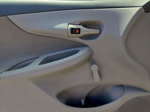 Used 2010 Toyota Corolla FWD image 19