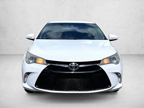 Used 2017 Toyota Camry SE FWD image 3