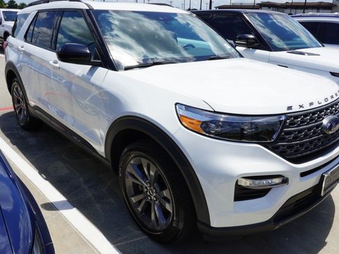 Used 2024 Ford Explorer XLT w/ Equipment Group 202A AWD/4WD image 3