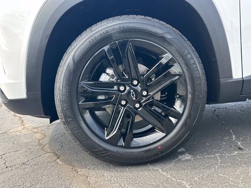 New 2026 Chevrolet Trax ACTIV w/ Sunroof Package FWD image 13
