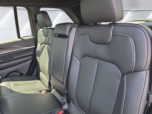 New 2026 Jeep Grand Cherokee Limited AWD/4WD image 11