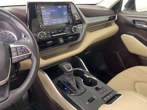 Certified 2022 Toyota Highlander XLE image 14