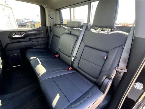 New 2026 GMC Sierra 1500 SLT image 25