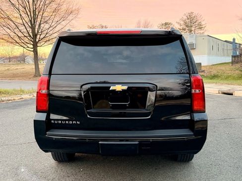 Used 2015 Chevrolet Suburban LT image 8