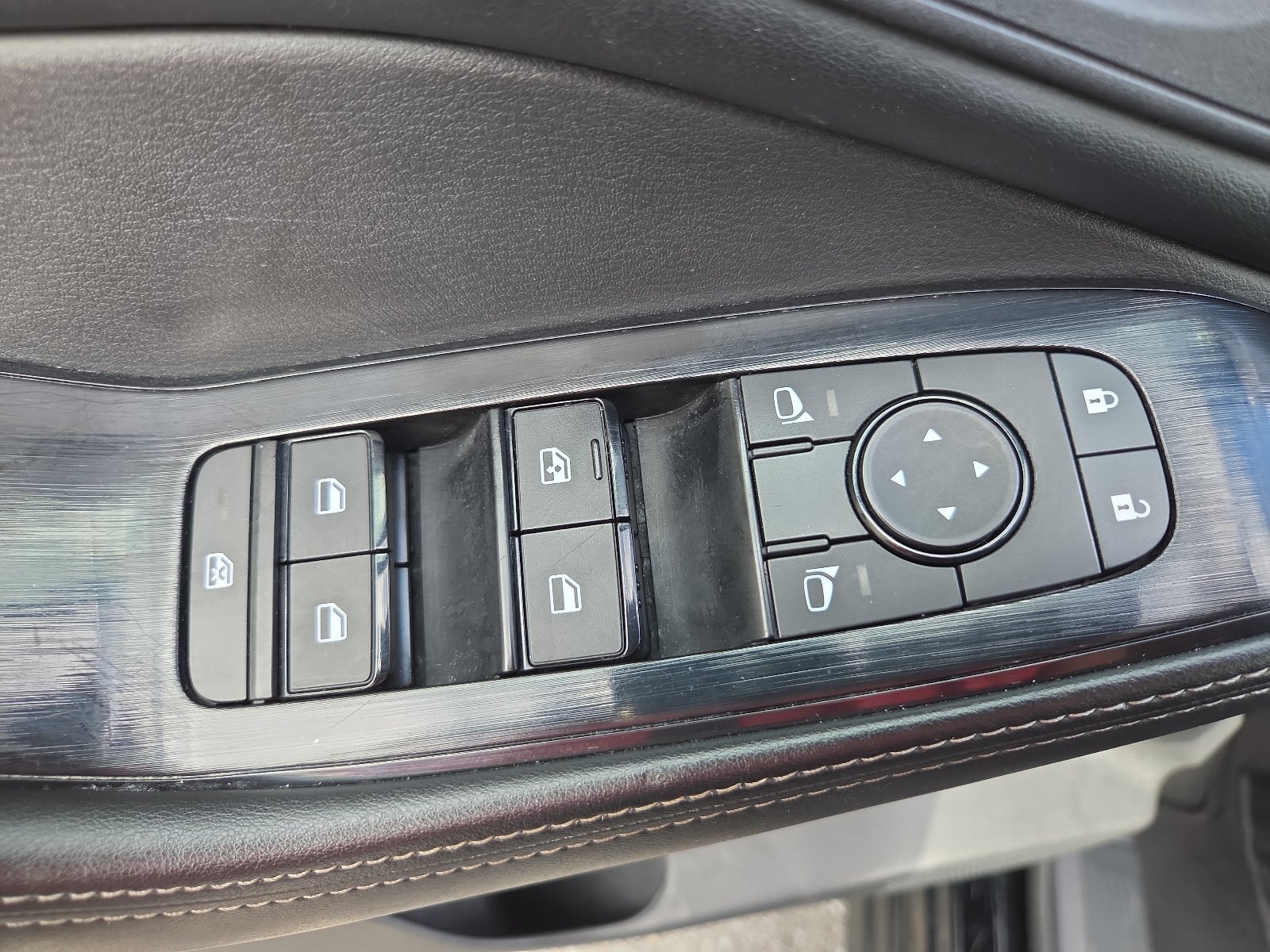 Used 2025 Nissan Rogue SV AWD/4WD image 15