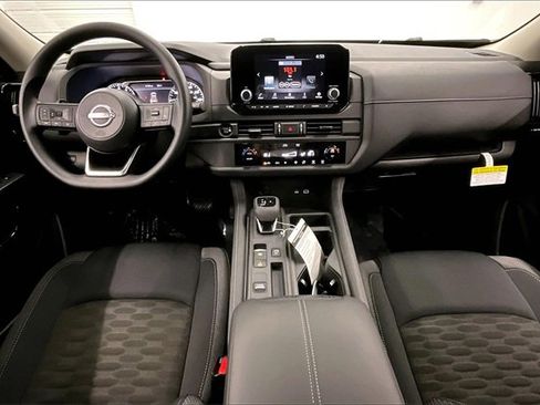 New 2025 Nissan Pathfinder S image 5