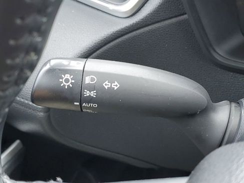 Used 2022 Toyota Corolla Cross LE AWD/4WD image 13