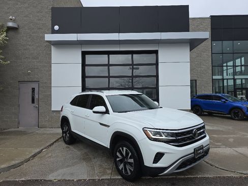 Used 2023 Volkswagen Atlas Cross Sport SE AWD/4WD image 1
