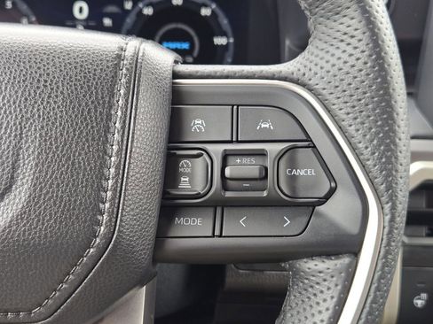 Used 2025 Toyota Tacoma TRD Off-Road w/ TRD Off Road Upgrade Package AWD/4WD image 31