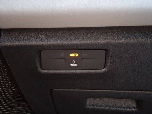 New 2026 Volkswagen Tiguan SE image 15