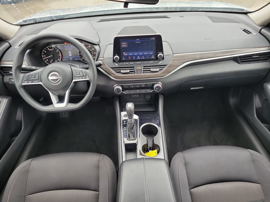 Used 2024 Nissan Altima 2.5 SV FWD image 9