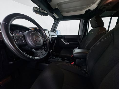 Used 2016 Jeep Wrangler Unlimited Sahara w/ Dual Top Group image 19