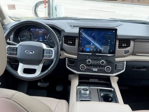 Used 2023 Ford Expedition Limited image 21