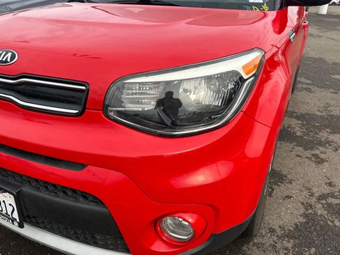 Used 2019 Kia Soul + image 11