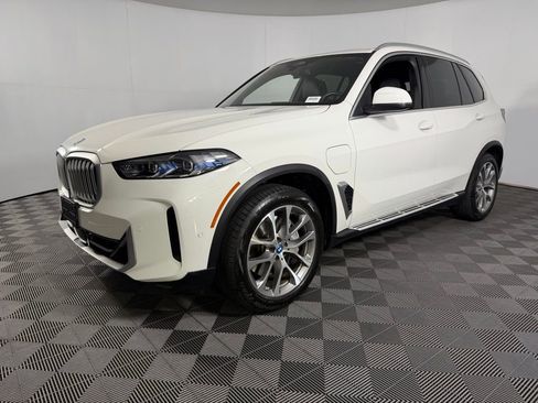 Used 2025 BMW X5 xDrive50e image 9