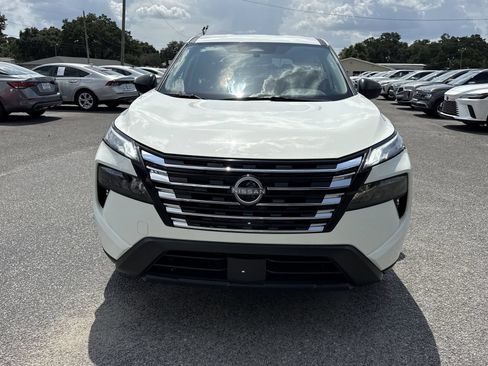 Used 2025 Nissan Rogue S FWD image 12
