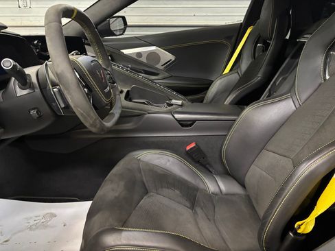Used 2021 Chevrolet Corvette Stingray Premium Cpe w/ Z51 Performance Package RWD image 11