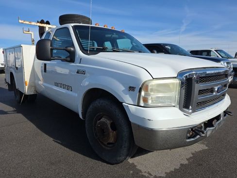 Used 2004 Ford F350 XL image 3