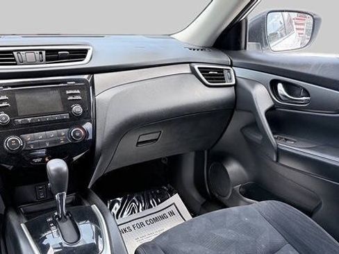 Used 2016 Nissan Rogue S FWD image 16