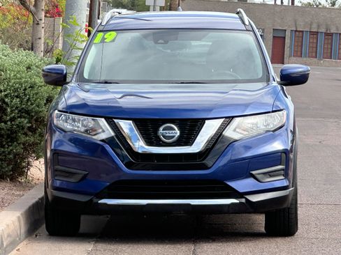 Used 2019 Nissan Rogue S w/ Special Edition Package FWD image 2