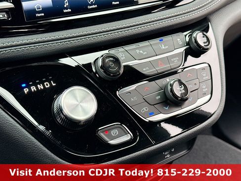 New 2026 Chrysler Pacifica Select AWD/4WD image 12