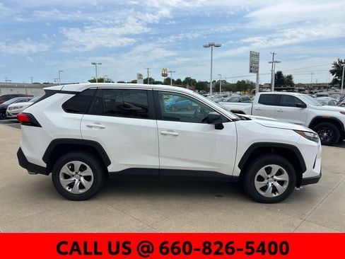 Used 2024 Toyota RAV4 LE AWD/4WD image 5