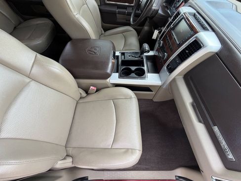 Used 2011 RAM 1500 Laramie RWD image 32