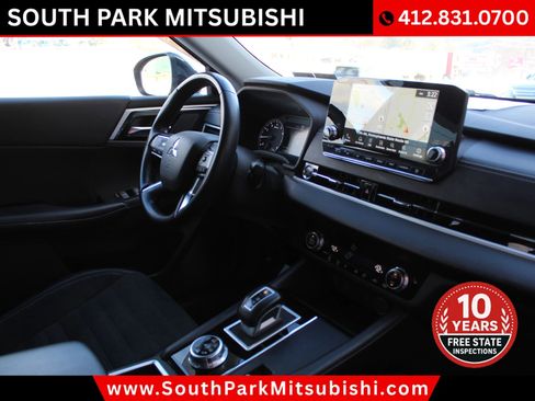 Used 2022 Mitsubishi Outlander SE image 10