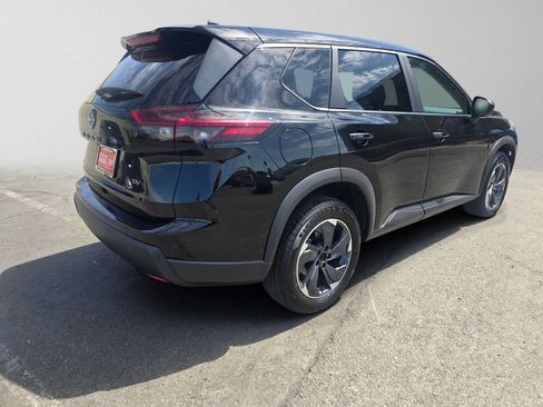 Used 2024 Nissan Rogue SV FWD image 3