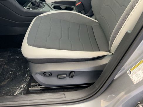 New 2026 Volkswagen Taos SE image 14
