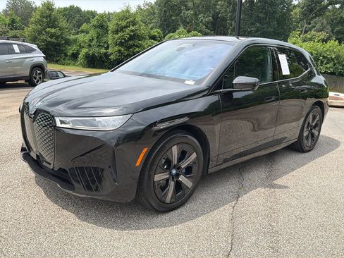 Used 2023 BMW iX xDrive50 w/ Premium Package AWD/4WD image 3