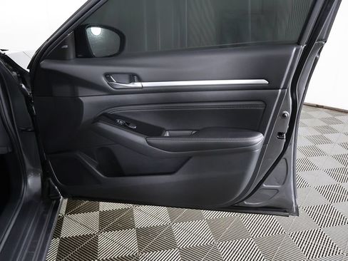 Used 2023 Nissan Altima 2.5 SV w/ SV Premium Package FWD image 25