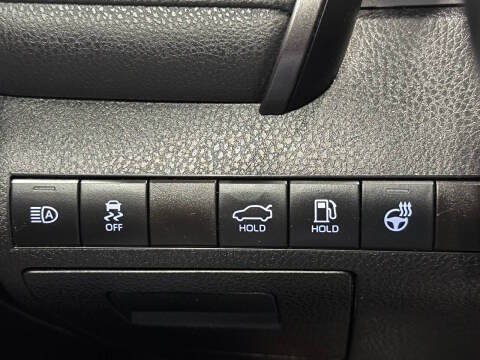 Used 2024 Toyota Camry SE FWD image 12