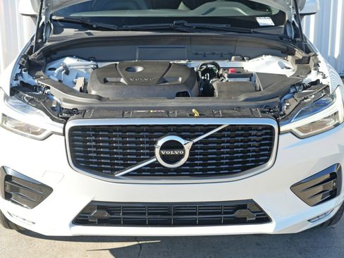 Used 2019 Volvo XC60 T5 R-Design w/ Protection Package image 6