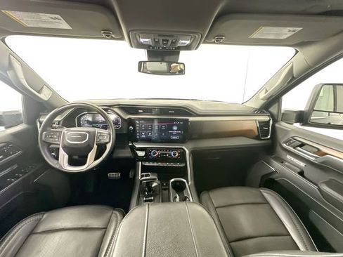 Used 2024 GMC Sierra 1500 Denali w/ Denali Carbonpro Edition AWD/4WD image 3