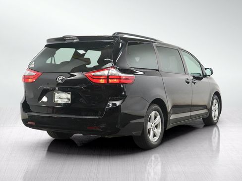 Used 2016 Toyota Sienna LE FWD image 5